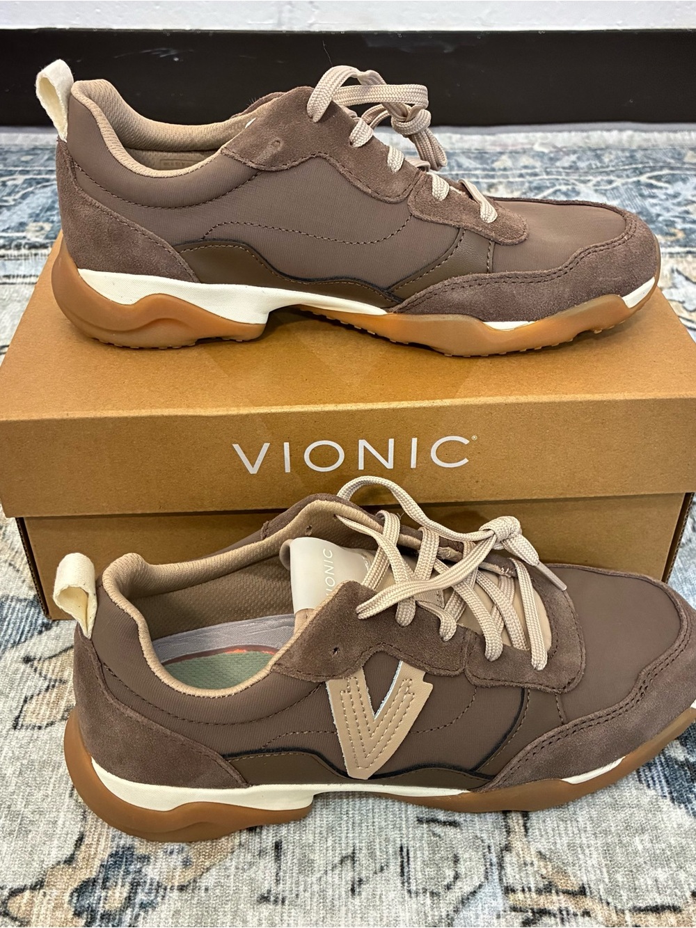 Vionic walk slim glide women’s sneakers